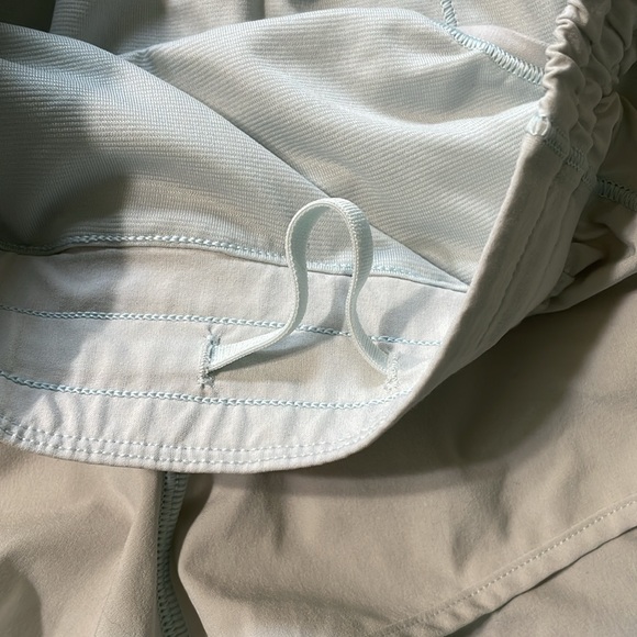 Lululemon NWOT Hotty Hot Light Blue High-Rise Lined 2.5” Shorts 4 - Picture 5 of 6